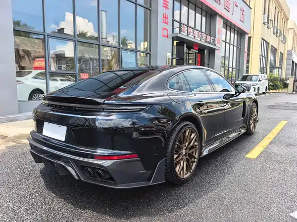 Porsche Panamera 2025