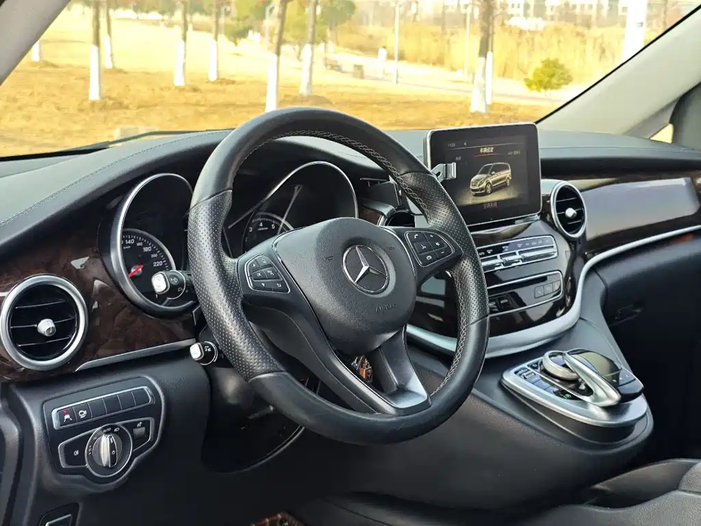 Mercedes-Benz V-Class 2018 — фото 5