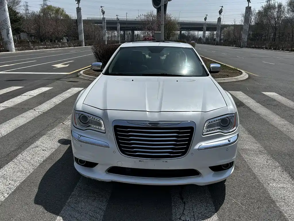 Chrysler 300C 2014 — фото 2