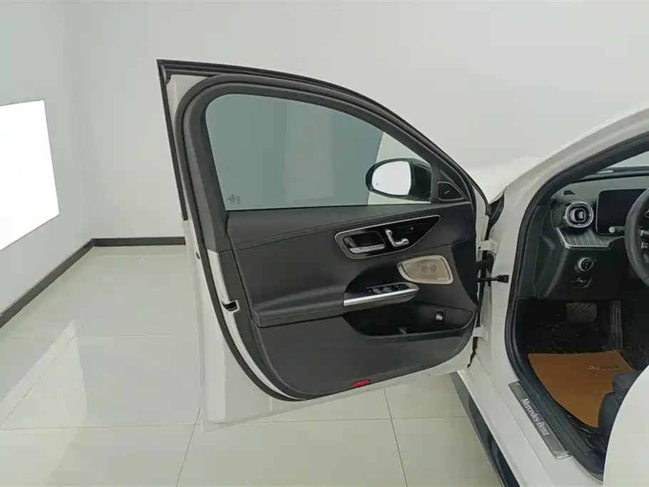 Mercedes-Benz C-Class 2024