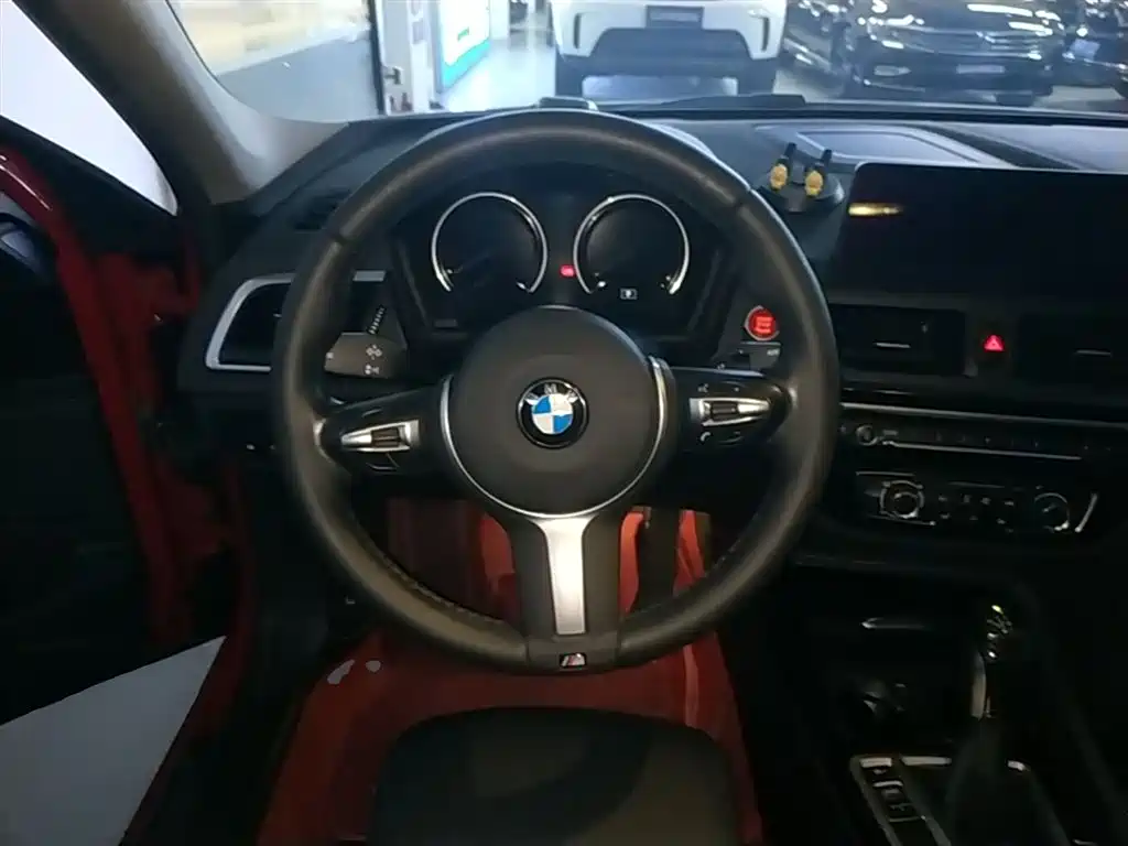BMW 1 Series 2019 — фото 11