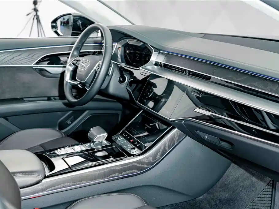 Audi A8 2021 — фото 18
