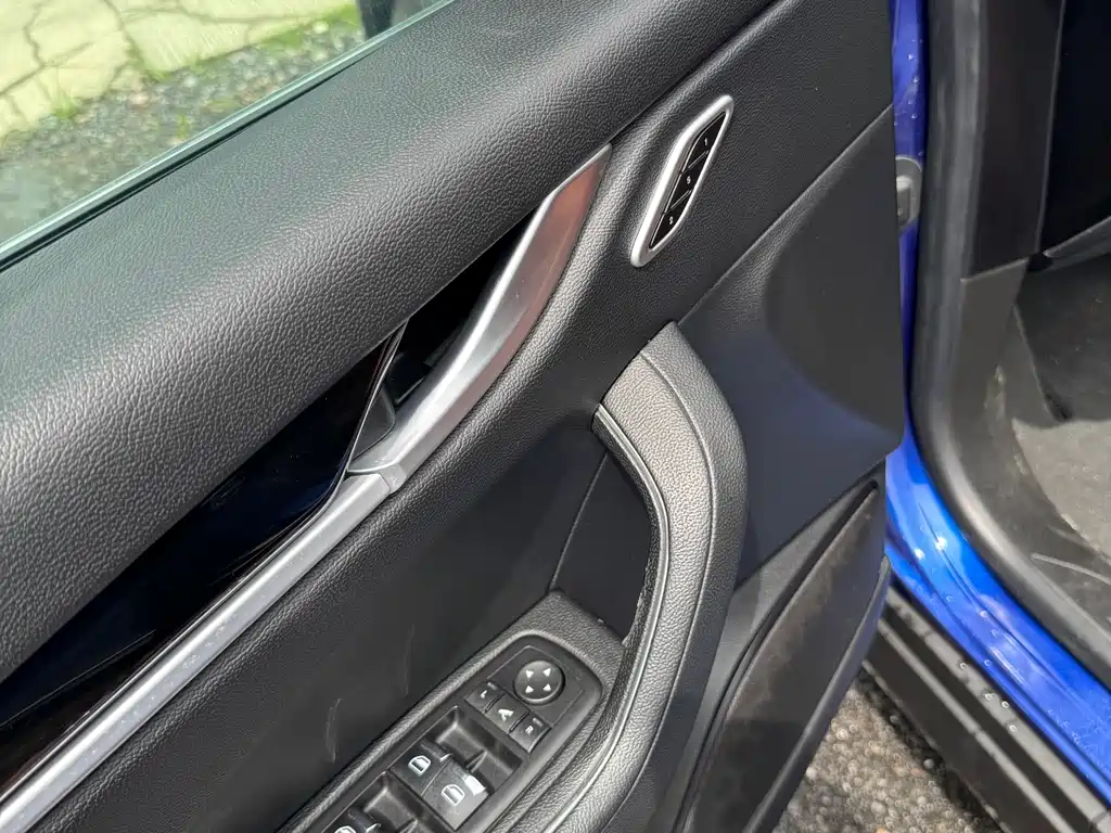 Maserati Levante 2017 — фото 10