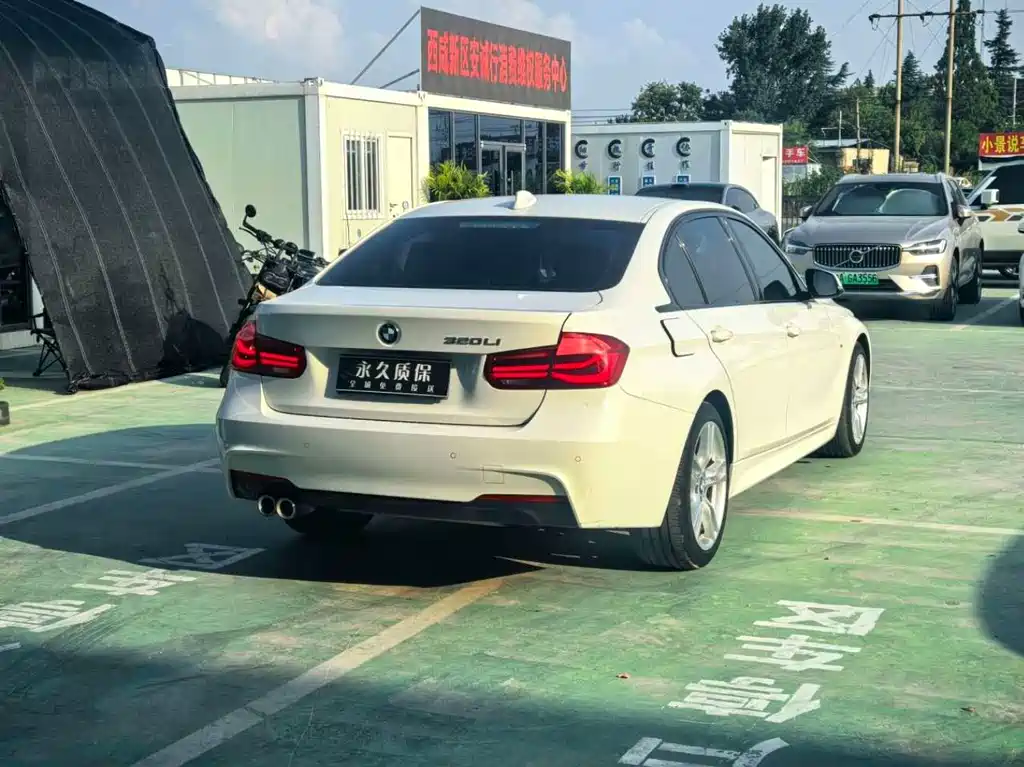 BMW 3 Series 2019 — фото 20