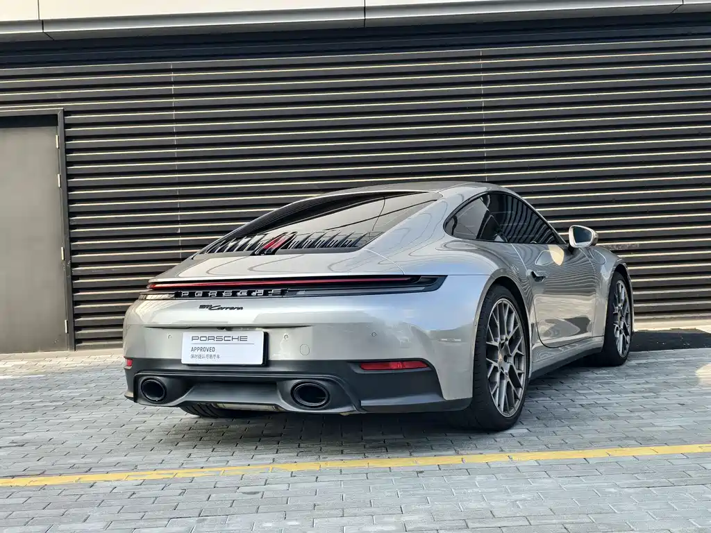 Porsche 911 2025