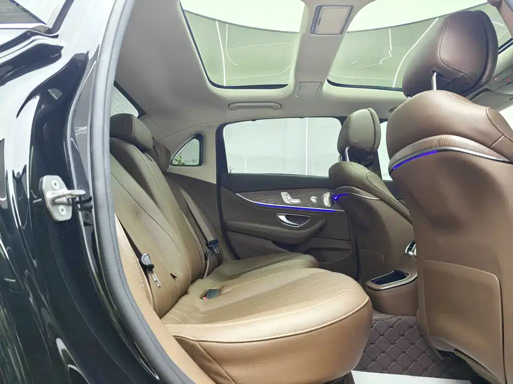 Mercedes-Benz E-Class 2023 — фото 18