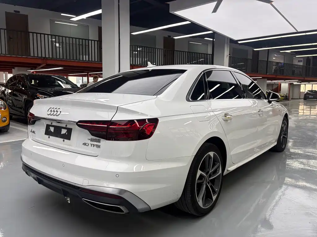 Audi A4L 2023 — фото 18