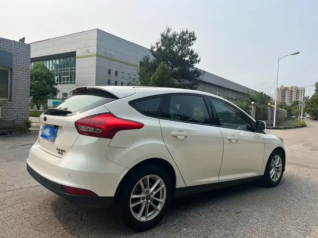 Ford Focus 2015 — фото 3