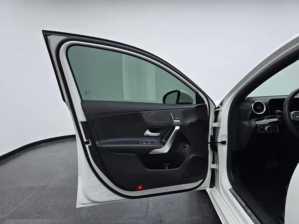 Mercedes-Benz A-Class 2019 — фото 19
