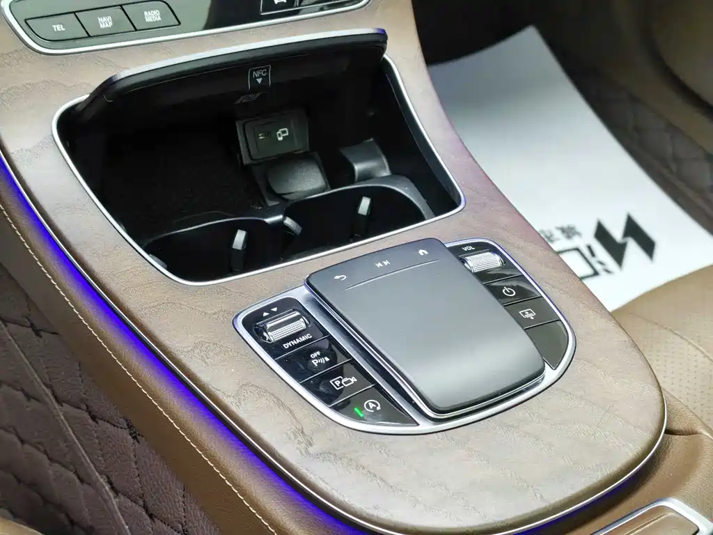Mercedes-Benz E-Class 2023 — фото 16