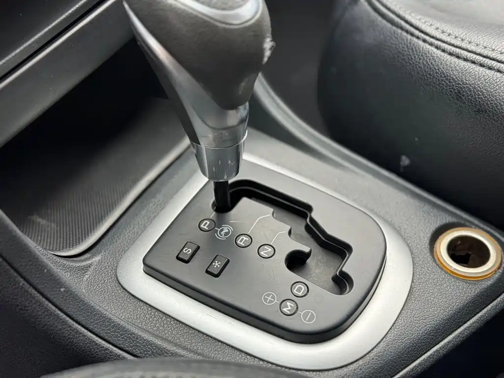 Peugeot 308 2015 — фото 11