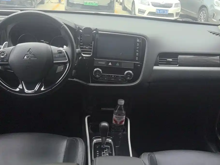 Mitsubishi Outlander 2019 — фото 12