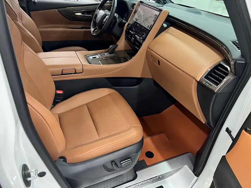 Toyota Alphard 2024 — фото 25
