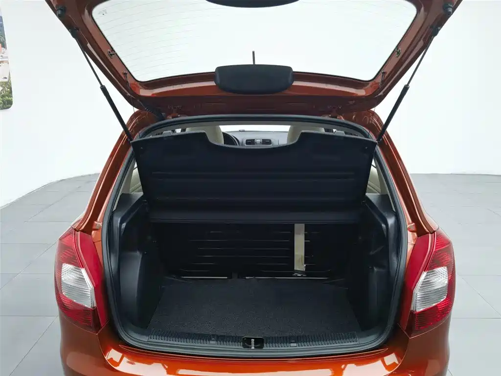 Skoda Fabia 2013 — фото 16