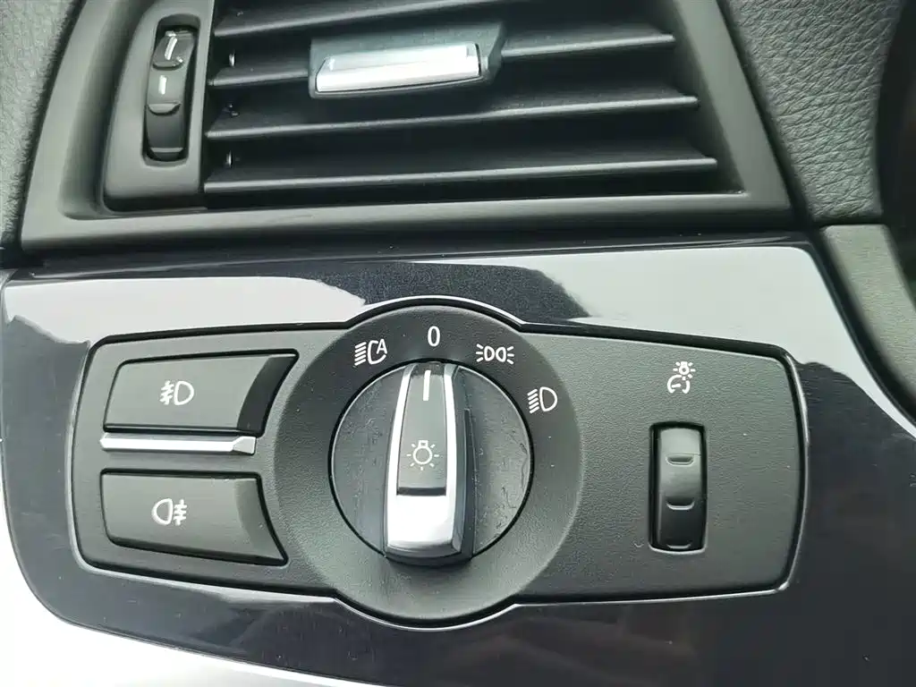 BMW 5 Series 2016 — фото 21