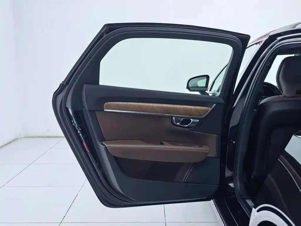 Volvo S90 2024 — фото 25