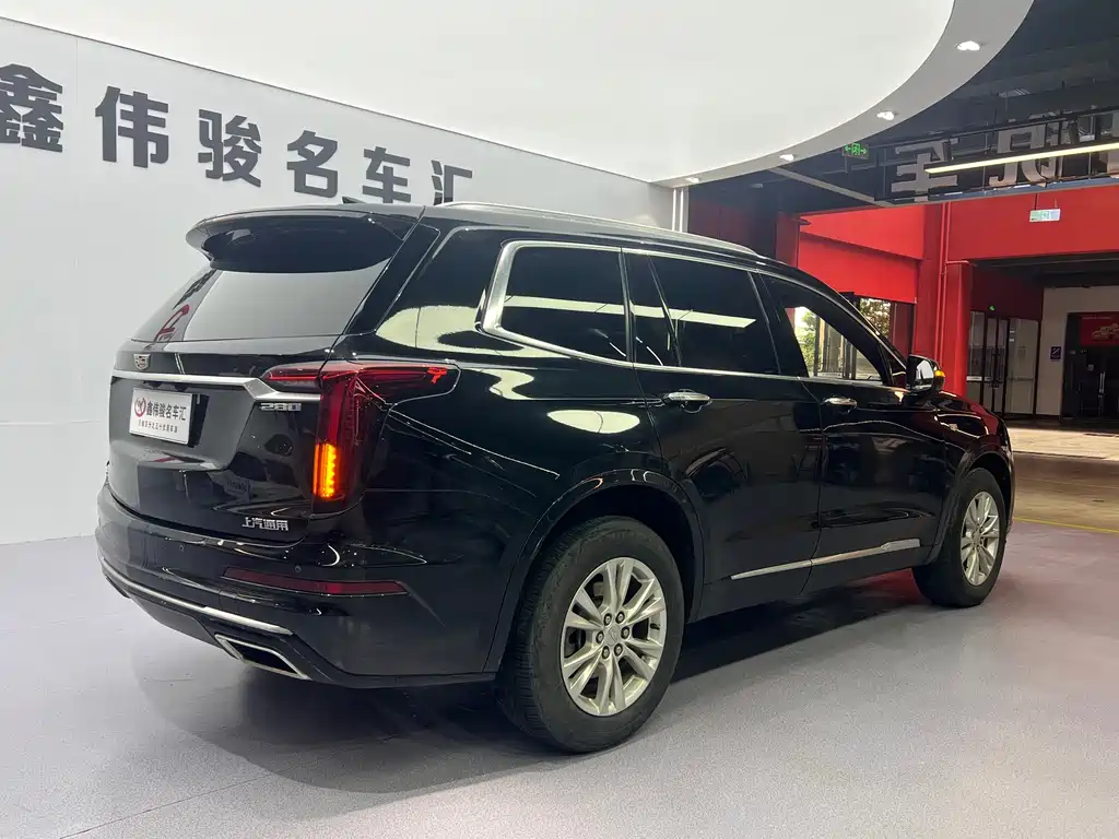 Cadillac XT6 2022 — фото 15