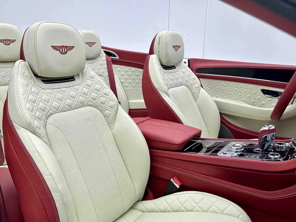 Bentley Continental 2024 — фото 17