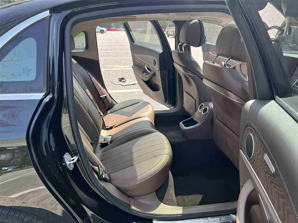 Mercedes-Benz E-Class 2021 — фото 16