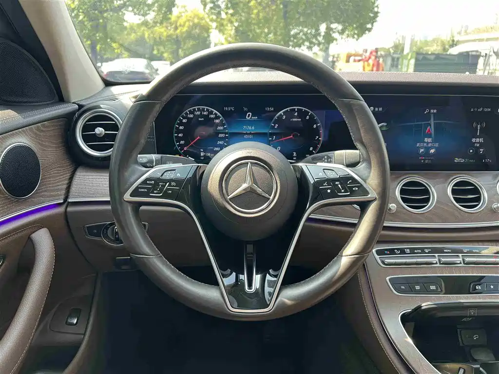 Mercedes-Benz E-Class 2021 — фото 18