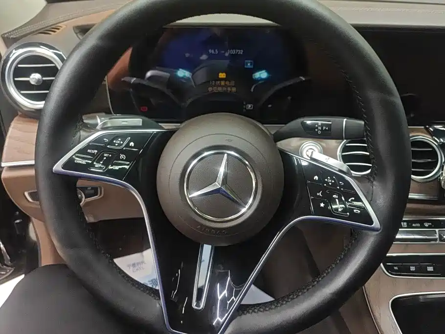 Mercedes-Benz E-Class 2022 — фото 15