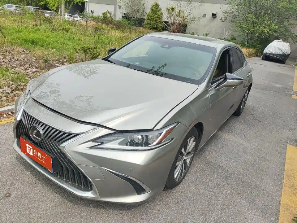 Lexus ES 2021 — фото 1