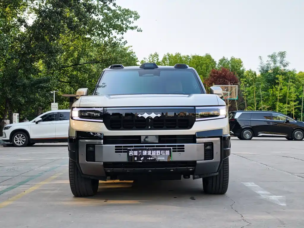 Fang Cheng Bao Leopard 8 2024