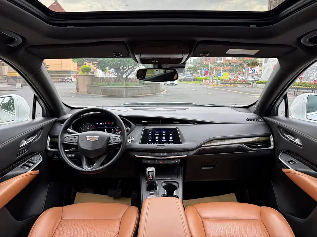 Cadillac XT4 2019 — фото 15