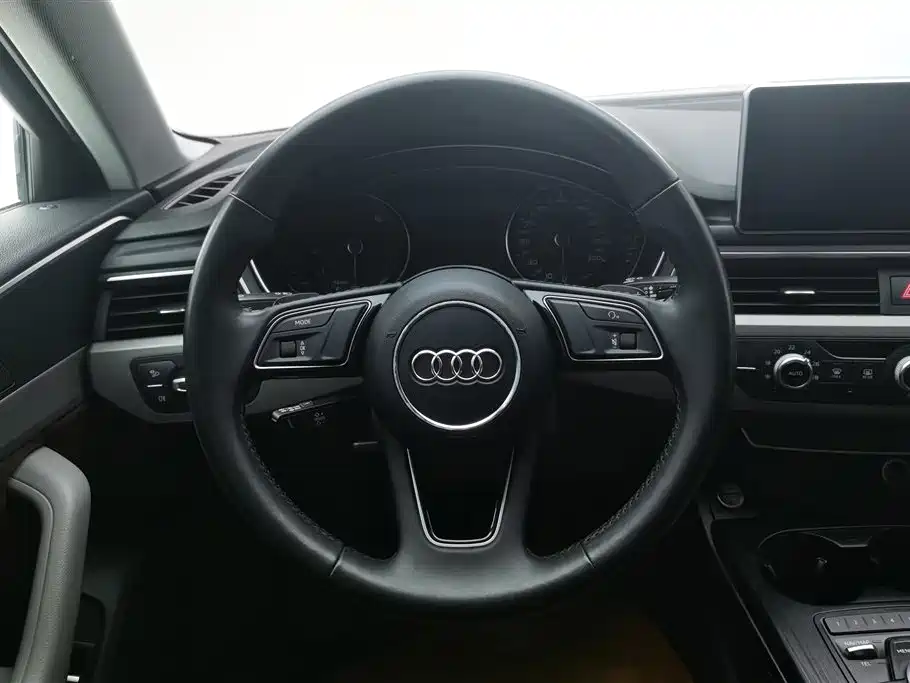 Audi A4L 2018 — фото 15