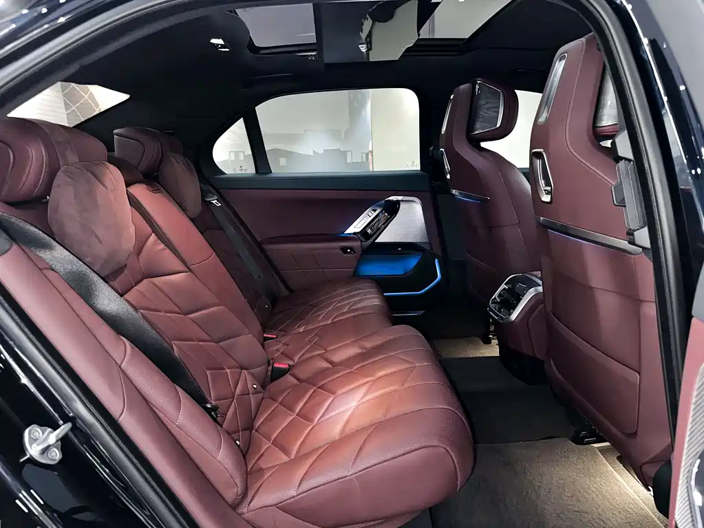 BMW i7 2023 — фото 16
