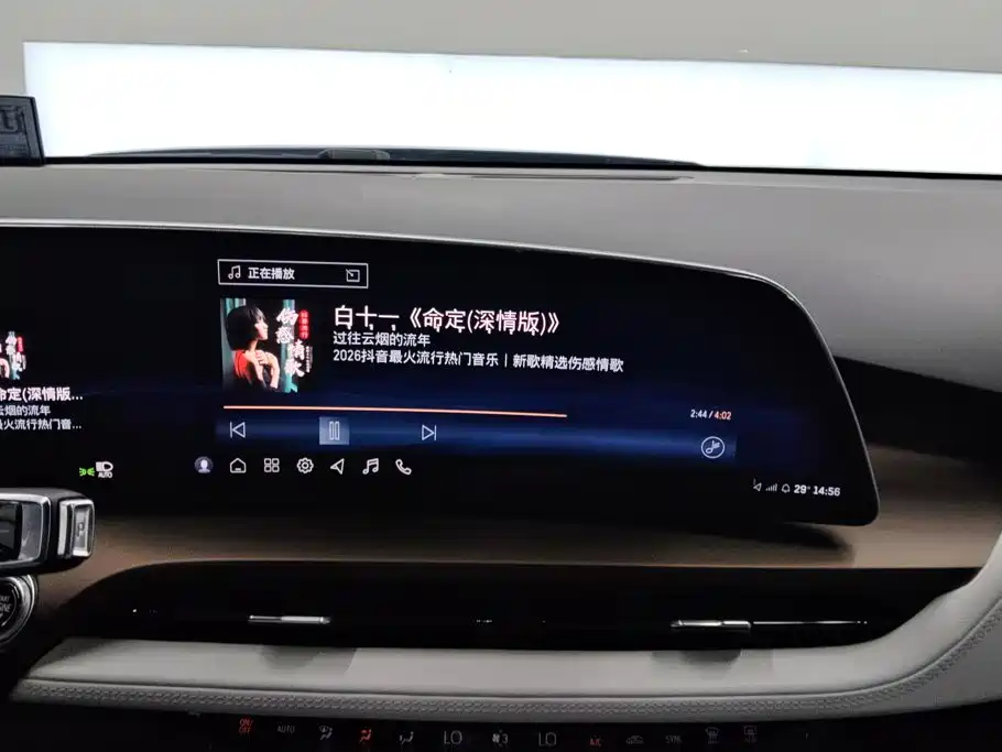 Cadillac GT4 2025 — фото 12