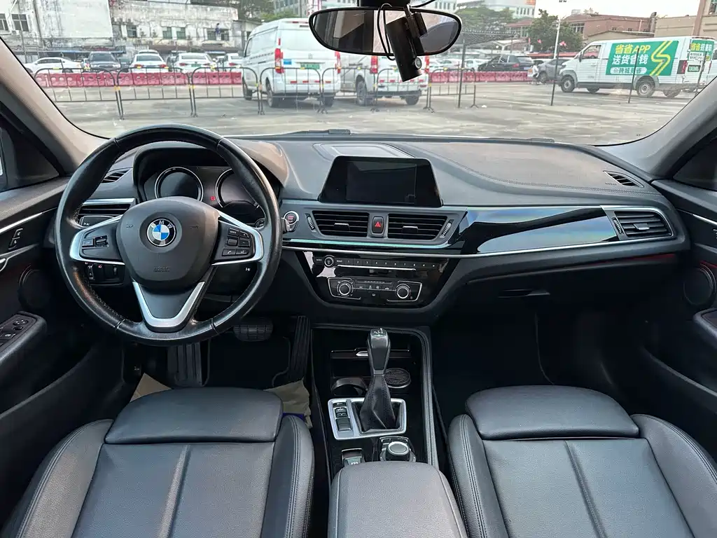 BMW 1 Series 2018 — фото 9
