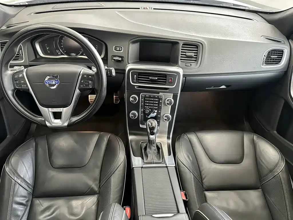Volvo V60 2015 — фото 8