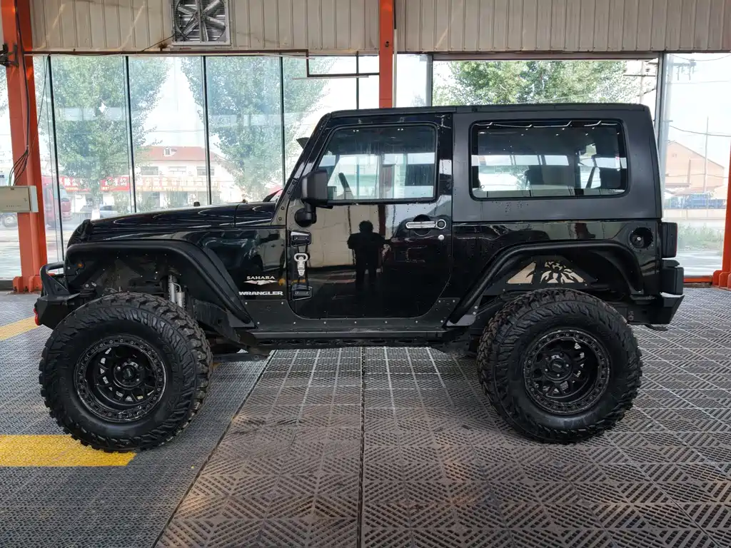 Jeep Wrangler 2010 — фото 2