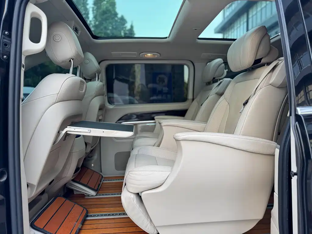 Mercedes-Benz V-Class 2017 — фото 17