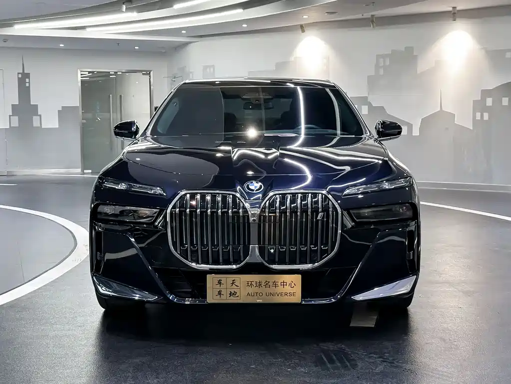 BMW i7 2023 — фото 2