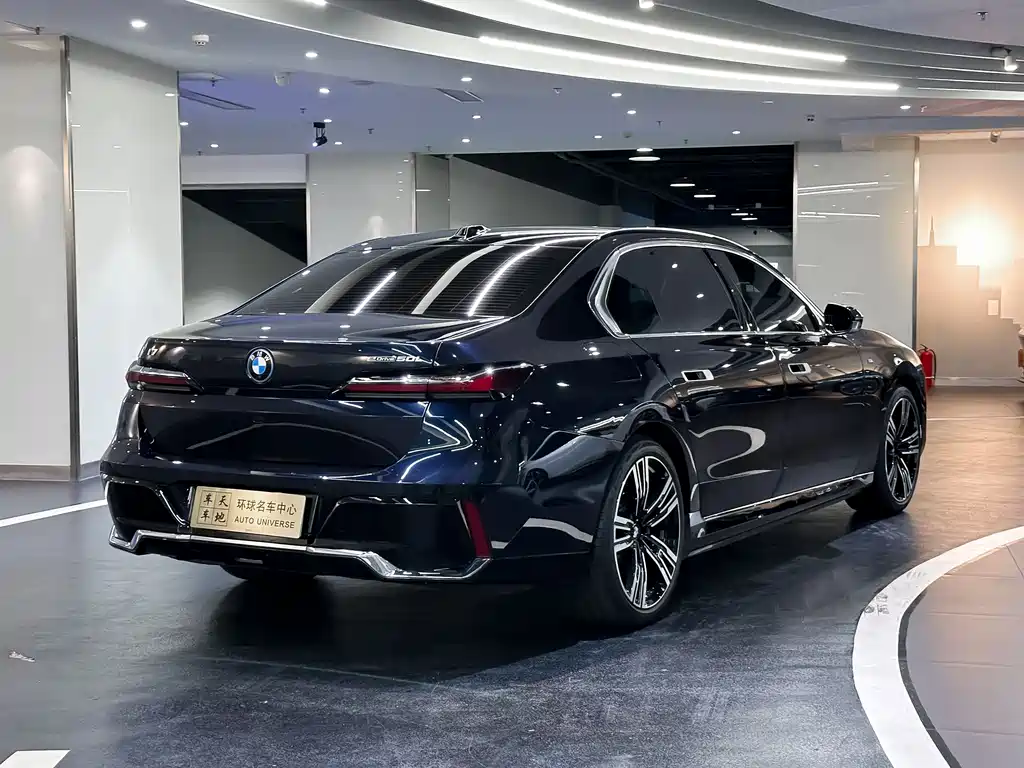 BMW i7 2023 — фото 18