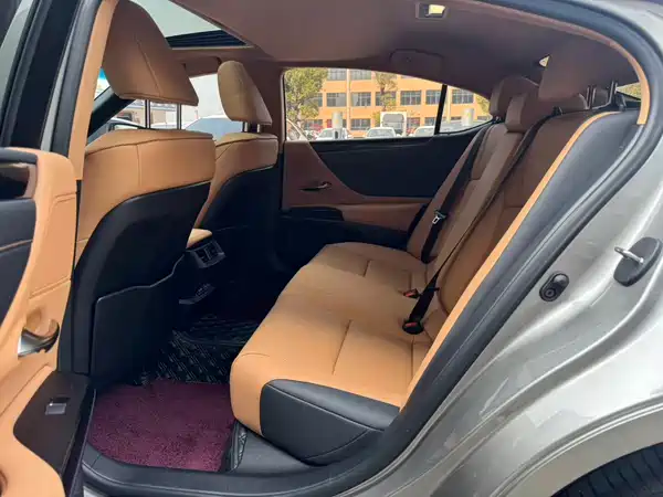 Lexus ES 2022