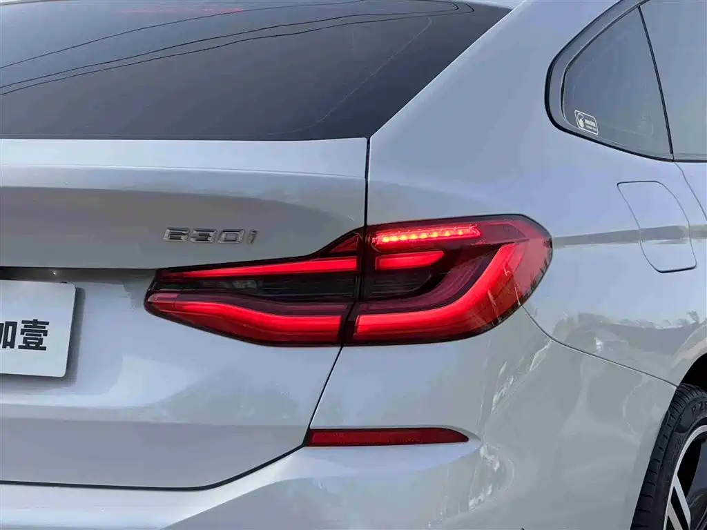 BMW 6 Series GT 2025 — фото 18