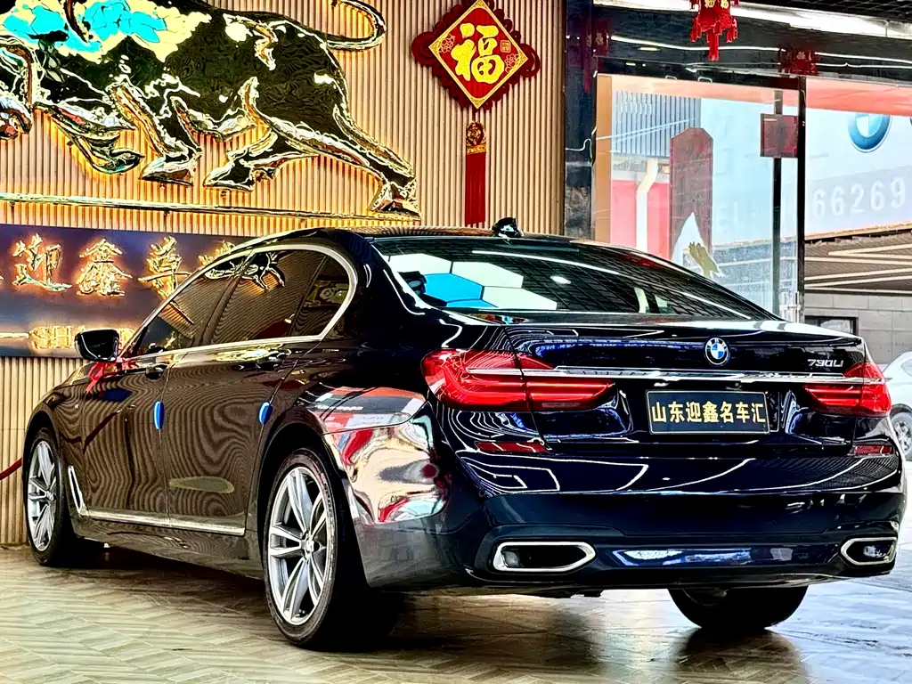 BMW 7 Series 2018 — фото 16