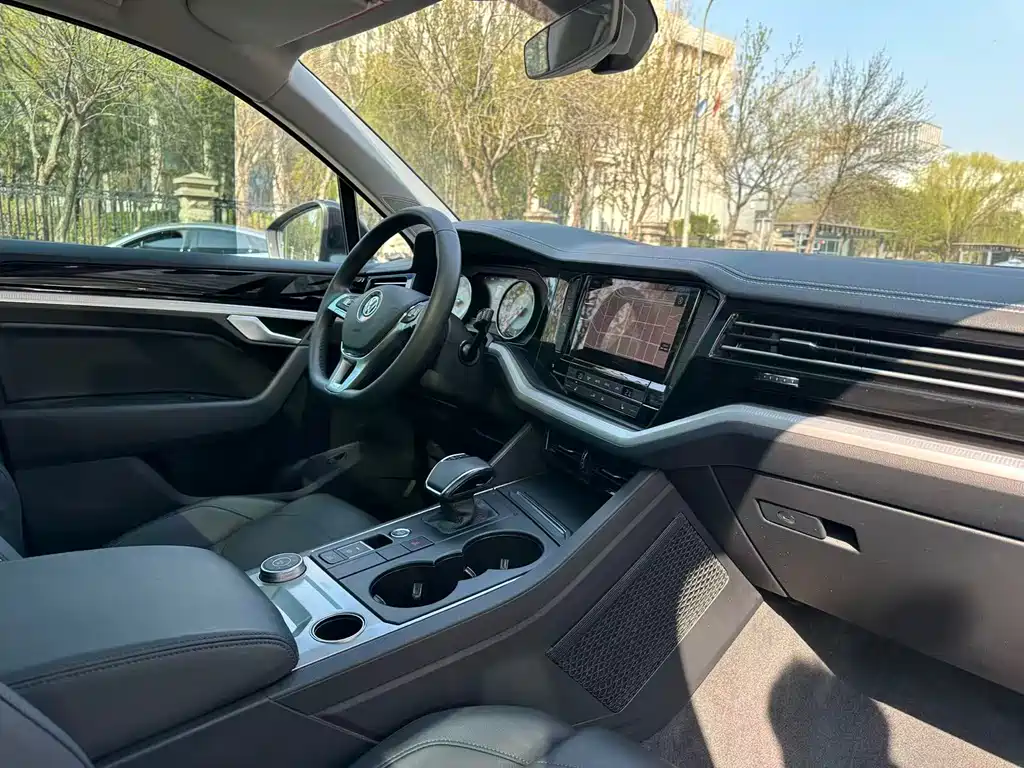Volkswagen Touareg 2019 — фото 15