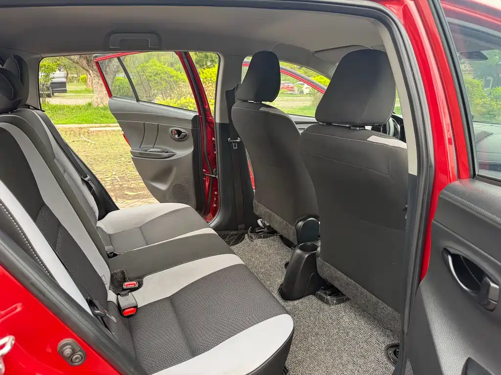 Toyota Yaris L 2020 — фото 21