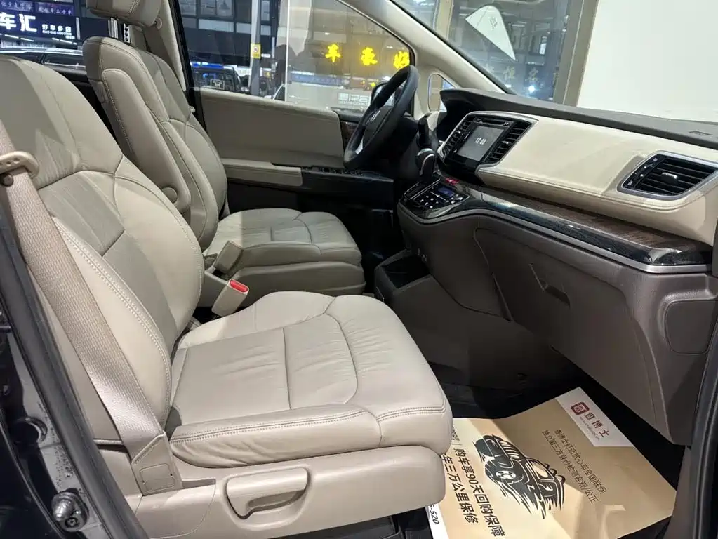 Honda Odyssey 2017 — фото 10