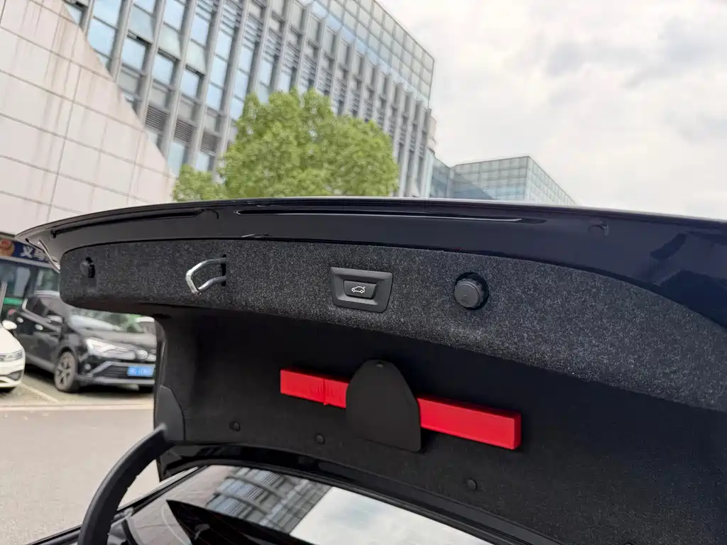 BMW 5 Series 2018 — фото 12