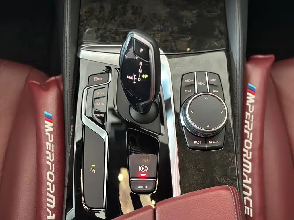 BMW 5 Series 2019 — фото 12