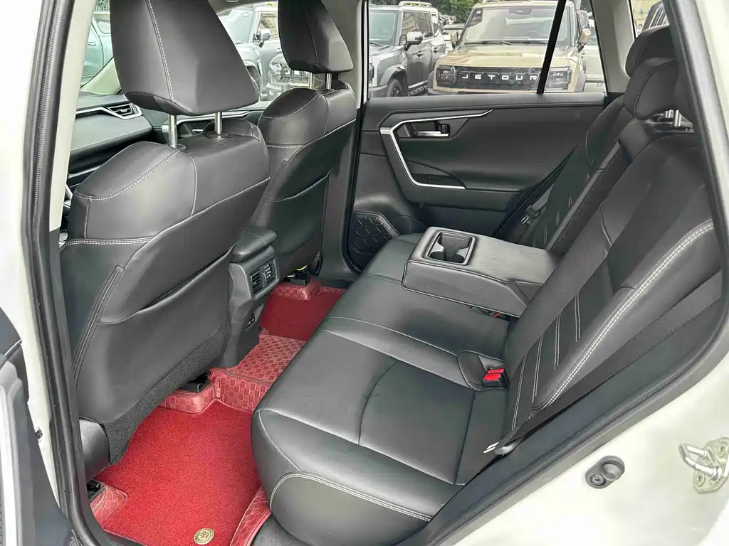 Toyota RAV4 2022 — фото 12