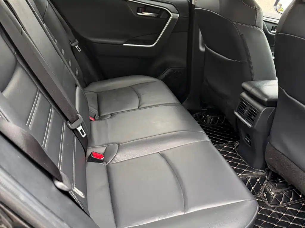 Toyota RAV4 2023 — фото 10