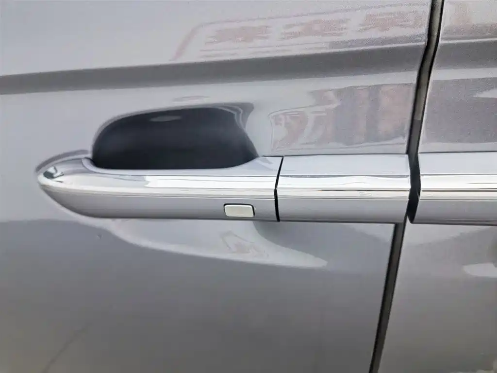 Roewe iMAX8 2021 — фото 18