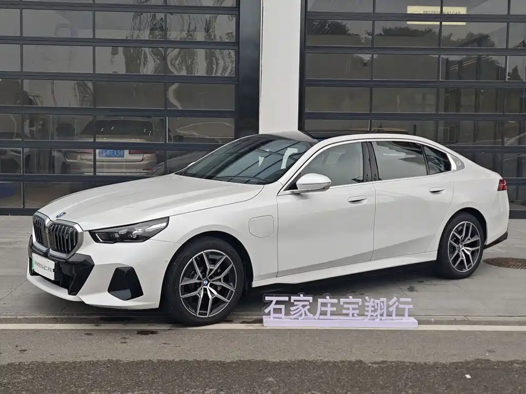 BMW i5 2026 — фото 2
