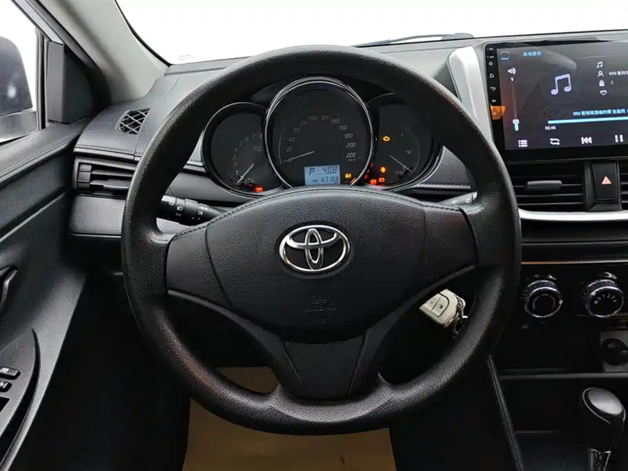 Toyota Yaris L 2021 — фото 15